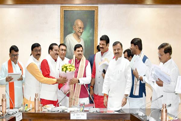 मुख्यमंत्री डॉ. यादव द्वारा विक्रमादित्य वैदिक घड़ी स्थापित करने पर कैबिनेट के सदस्यों ने माना आभार