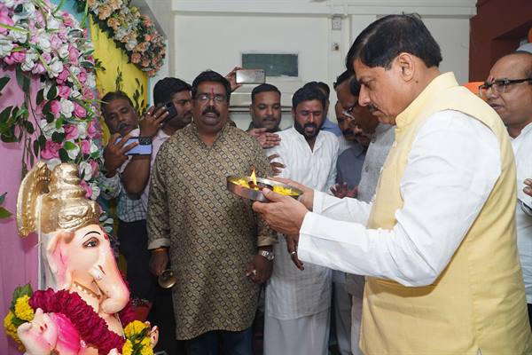 मुख्यमंत्री डॉ. यादव उज्जैन प्रेस क्लब में भगवान श्री गणेश की आरती में हुए शामिल