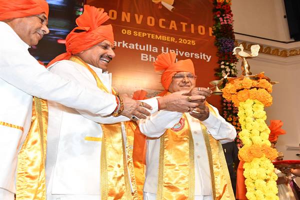 माता-पिता, गुरुजनों के योगदान के प्रति हमेशा रहें कृतज्ञ : राज्यपाल श्री पटेल