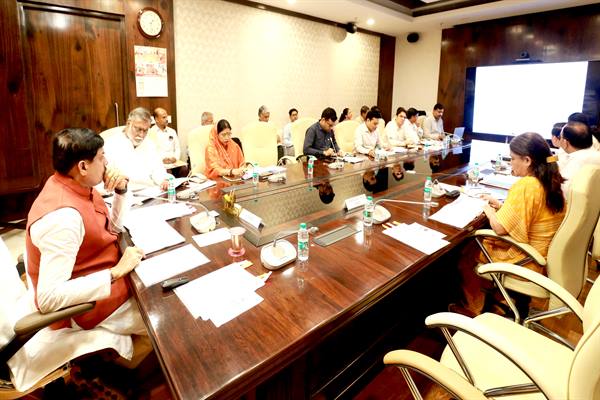 सड़क दुर्घटना पर रोक लगाने के लिए अंतरविभागीय बैठक हो नियमित : मुख्यमंत्री डॉ. यादव