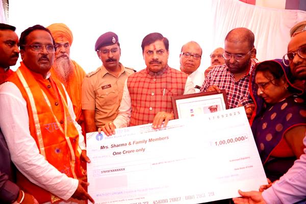 मुख्यमंत्री डॉ. यादव ने दिवंगत पुलिस कर्मियों को दी श्रद्धांजलि