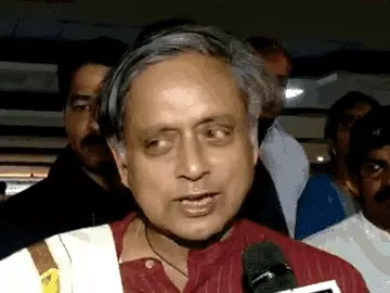 कांग्रेस सांसद शशि थरूर ने भारत-अमेरिका में टैरिफ को लेकर बढ़ते विवाद के बीच अमेरिकी राष्ट्रपति डोनाल्ड ट्रम्प को प्रधानमंत्री नरेंद्र मोदी के जवाब की सराहना की