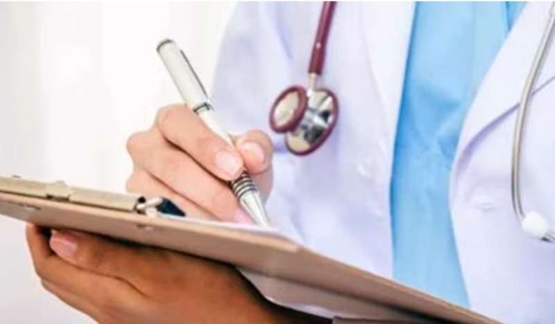 26 साल से पेट में था पेन का ढक्कन, खून की उल्टी के बाद हुआ बड़ा खुलासा