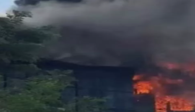 कोलकाता गेस्ट हाउस में भीषण आग, अफरा-तफरी मच गई