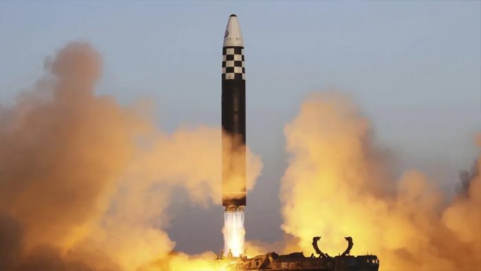 ट्रंप के दक्षिण कोरिया दौरे से पहले उत्तर कोरिया ने कर दिया कांड, दागी बैलिस्टिक मिसाइल