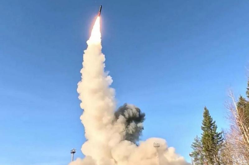 14,000 किलोमीटर की रेंज, तबाही का दूसरा नाम है ये मिसाइल……..ट्रंप दिख रहे परेशान