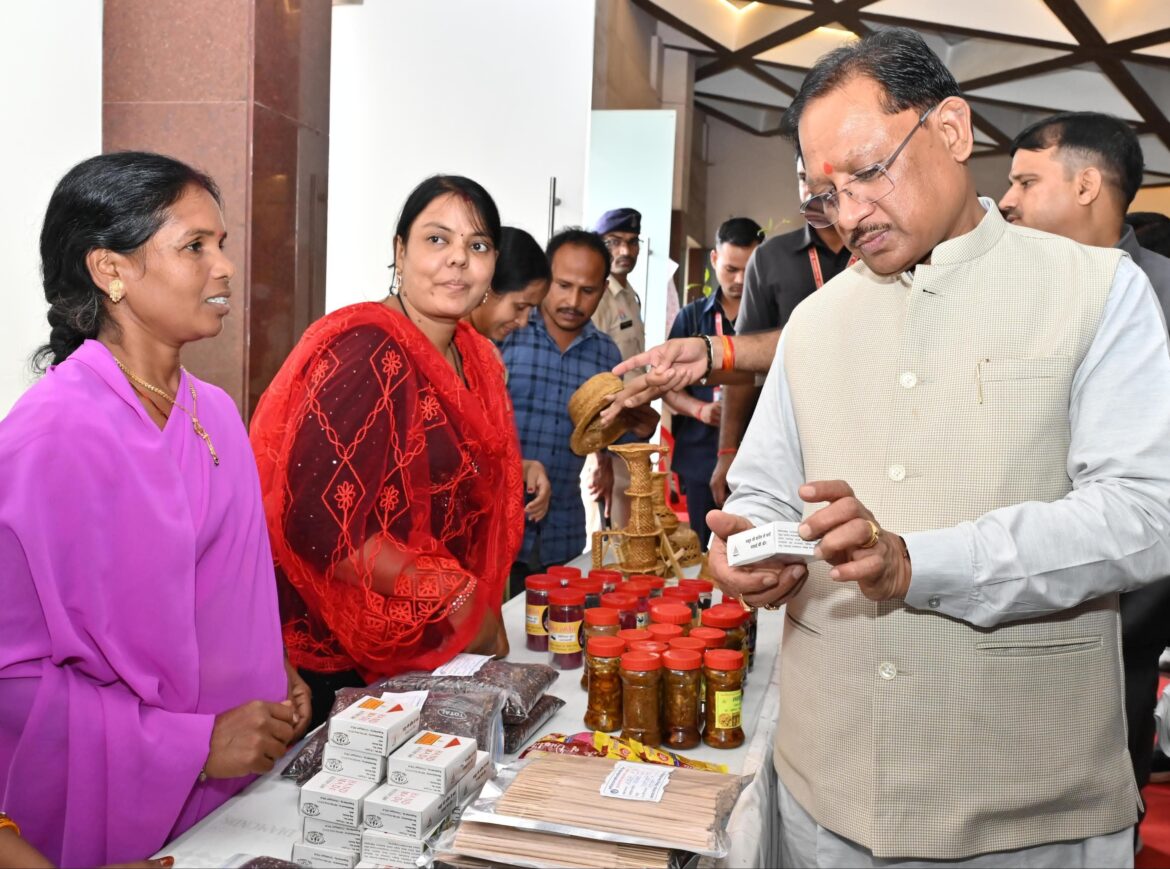 छत्तीसगढ़ की दीदियां बनीं आत्मनिर्भरता की ब्रांड एंबेसडर : लखपति दीदियों की सफलता हजारों महिलाओं के लिए बनेगी प्रेरणा – मुख्यमंत्री श्री साय