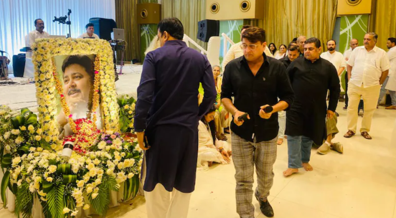 सतीश शाह की प्रेयर मीट में छलके जज्बात, सोनू निगम के गाने ने सबको किया भावुक