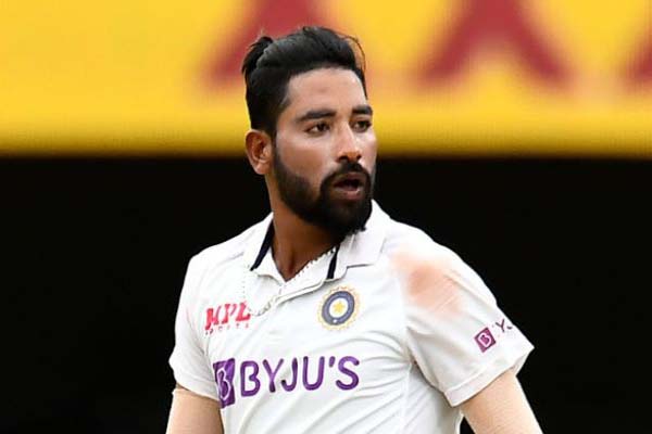 मोहम्मद सिराज को मिली धोनी की सलाह, गालियों पर बनी महागुरु की एक लाइन