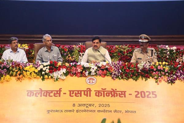 कानून-व्यवस्था बनाए रखने की पहली जिम्मेदारी कलेक्टर्स की : मुख्यमंत्री डॉ. यादव