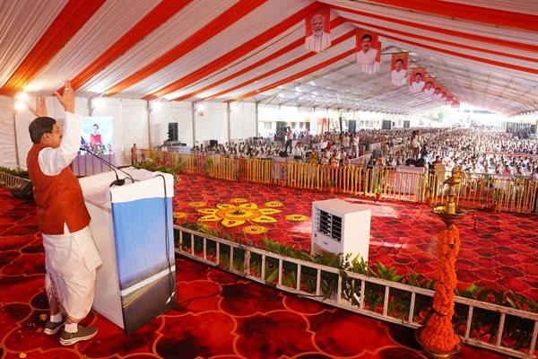 हर एक किसान के साथ खड़ी है सरकार, एक-एक खेत का किया जा रहा है सर्वे