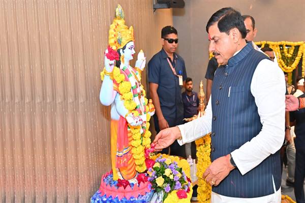 स्वच्छता, वृक्षारोपण और जल संरक्षण को जीवन का संकल्प बनाएं : मुख्यमंत्री डॉ. यादव