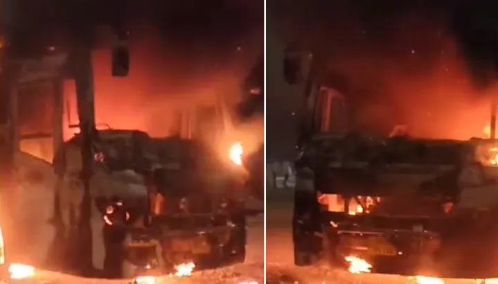70 यात्रियों से भरी डबल डेकर बस में लगी भीषण आग, दिल्ली से जा रही थी UP