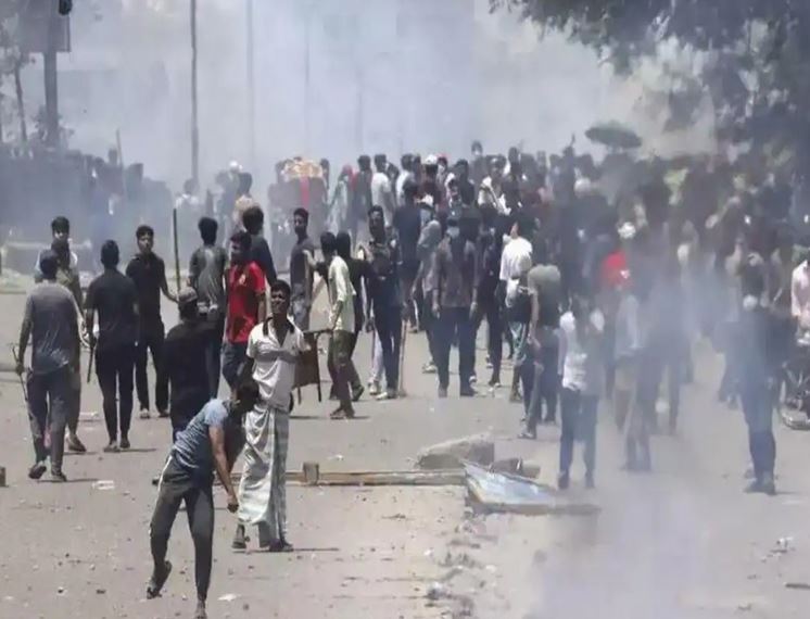 बांग्लादेश में शेख हसीना पर कोर्ट का फैसला आने से पहले हिंसा व क्रूड बम हमले