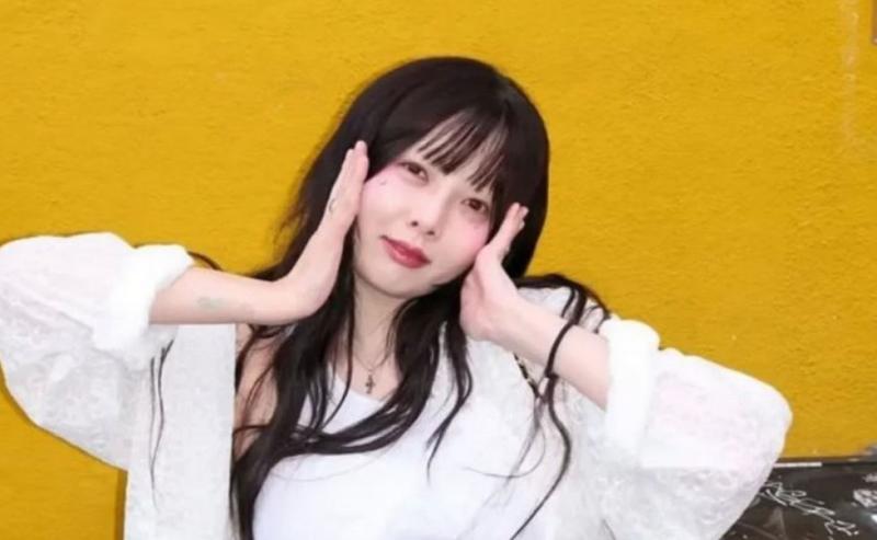 लाइव परफॉर्म करते हुए बेहोश होकर गिरी सिंगर ह्यूना