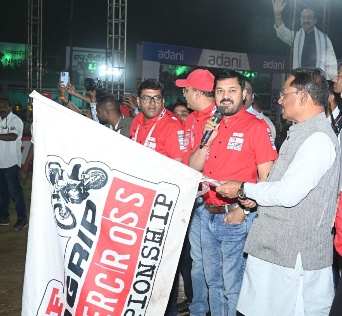 राष्ट्रीय सुपरक्रॉस बाइक रेसिंग चैंपियनशिप-2025 का रोमांच रायपुर में:मुख्यमंत्री श्री विष्णु देव साय ने बढ़ाया युवाओं का हौसला