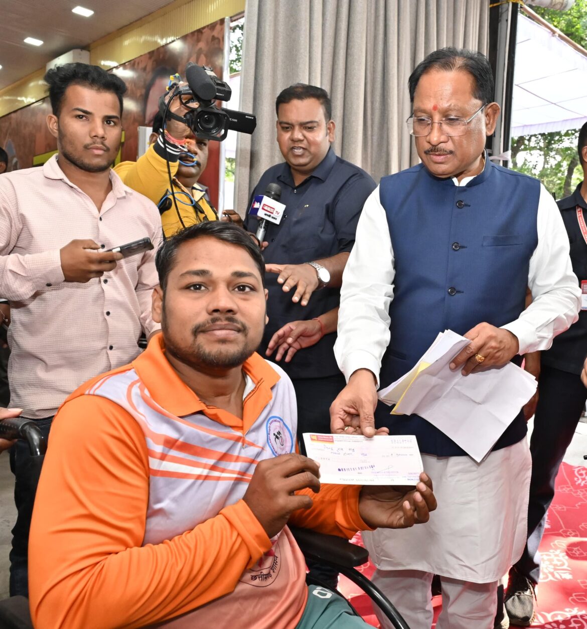 दिव्यांग रग्बी खिलाड़ी की मदद के लिए मुख्यमंत्री आगे आए — जनदर्शन में स्वीकृत किया 90 हजार रुपए का आर्थिक अनुदान