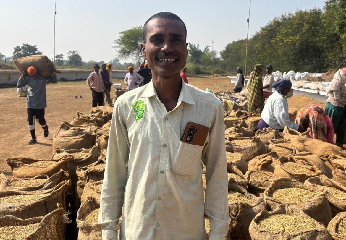 सफलता की कहानी**सुगम धान खरीदी से बढ़ा किसानों का आत्मविश्वास — ग्रामीण अर्थव्यवस्था में लौट रही रौनक