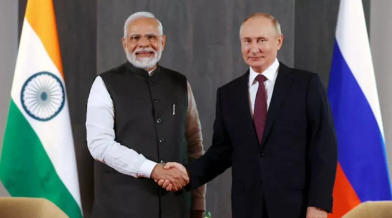 रूस से तेल आयात में कमी लाएगा भारत, रिफाइनरों ने बंद की सीधी डीलिंग