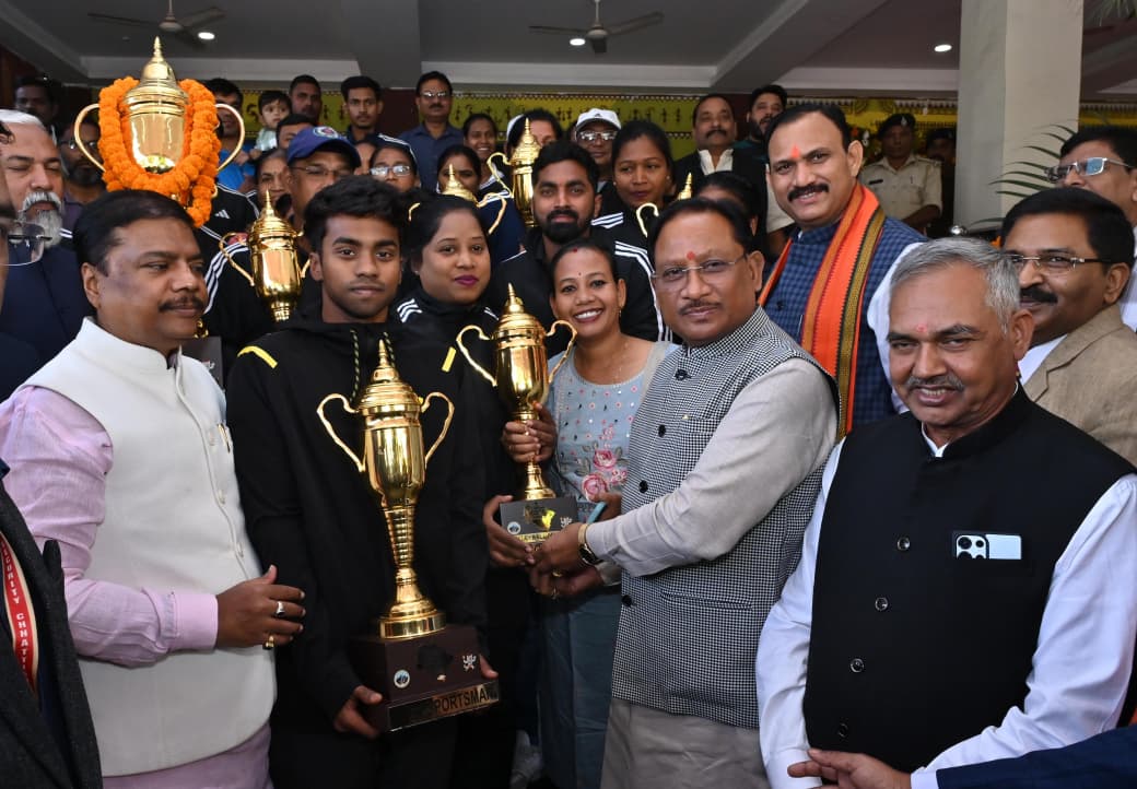 मुख्यमंत्री ने ऑल इंडिया फ़ॉरेस्ट स्पोर्ट्स मीट के विजेता खिलाड़ियों से मुलाकात कर दी बधाई