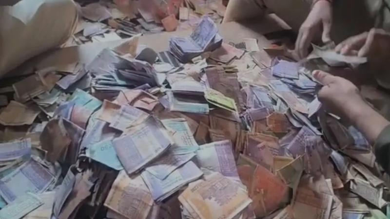 पुलिस का बड़ा ऑपरेशन: जेल से चल रहा था ड्रग्स का साम्राज्य, 2 करोड़ कैश बरामद