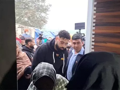 रैपर बादशाह मां के साथ अमृतसर पहुंचे