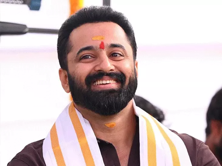 PM नरेंद्र मोदी पर बनने वाली बायोपिक फिल्म मां वंदे की शूटिंग शुरू हो गई