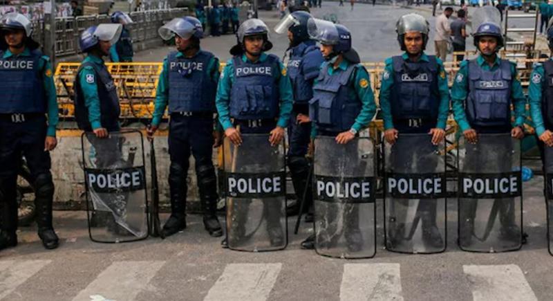 बांग्लादेश ज्वालामुखी पर बैठा: ढाका की सड़कों पर सन्नाटा, हिंदू समुदाय घरों में सिमटा, जगह-जगह पुलिस तैनात