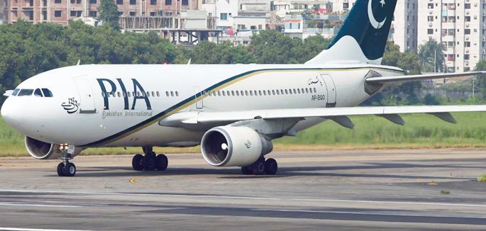 पाकिस्तान की फ्लाइट में अचानक खुले ऑक्सीजन मास्क, हड़कंप मचने पर करानी पड़ी आपात लैंडिंग