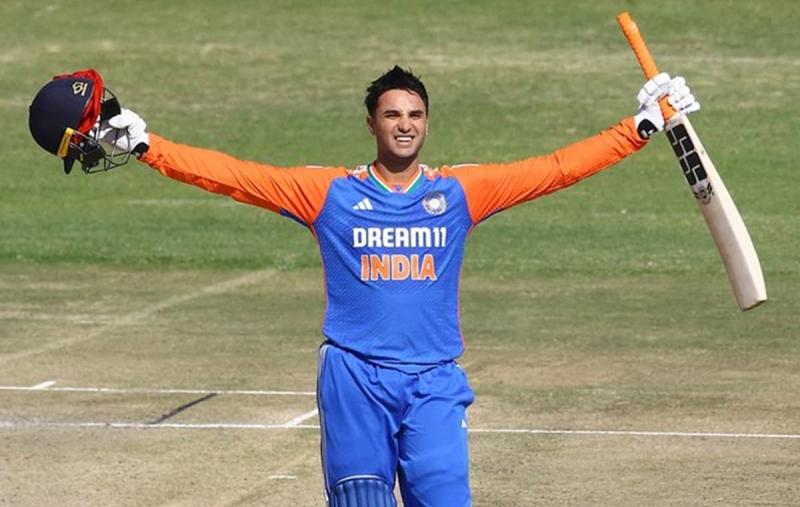 क्रिकेट में नया रिकॉर्ड, शर्मा जी का बेटा पहली गेंद पर तीन बार छक्का मारकर बना सुपरस्टार