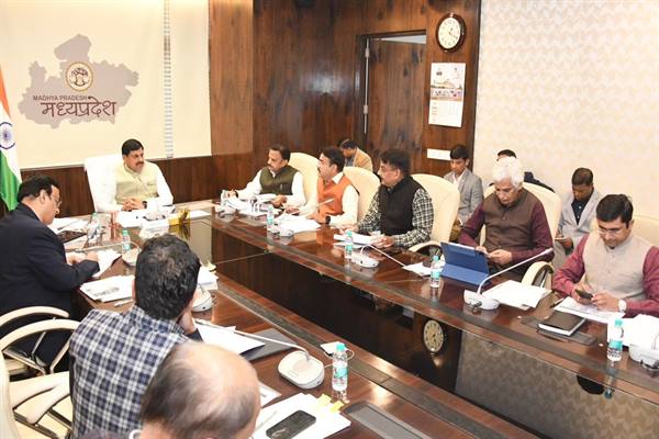 अधिकाधिक अस्पतालों और डॉक्टर्स को जोड़ें आयुष्मान योजना से : मुख्यमंत्री डॉ. यादव