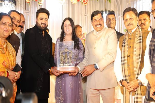 मुख्यमंत्री डॉ. यादव खजुराहो में वैवाहिक कार्यक्रमों में हुए शामिल