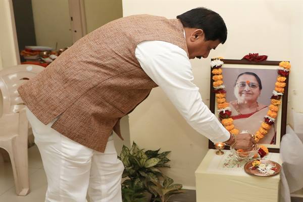 मुख्यमंत्री डॉ. यादव ने श्रीमती उषा वैद्य को दी श्रद्धांजलि