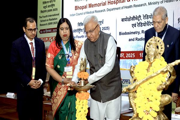 चिकित्सक, पीड़ित मानवता के सच्चे सेवक: राज्यपाल श्री पटेल