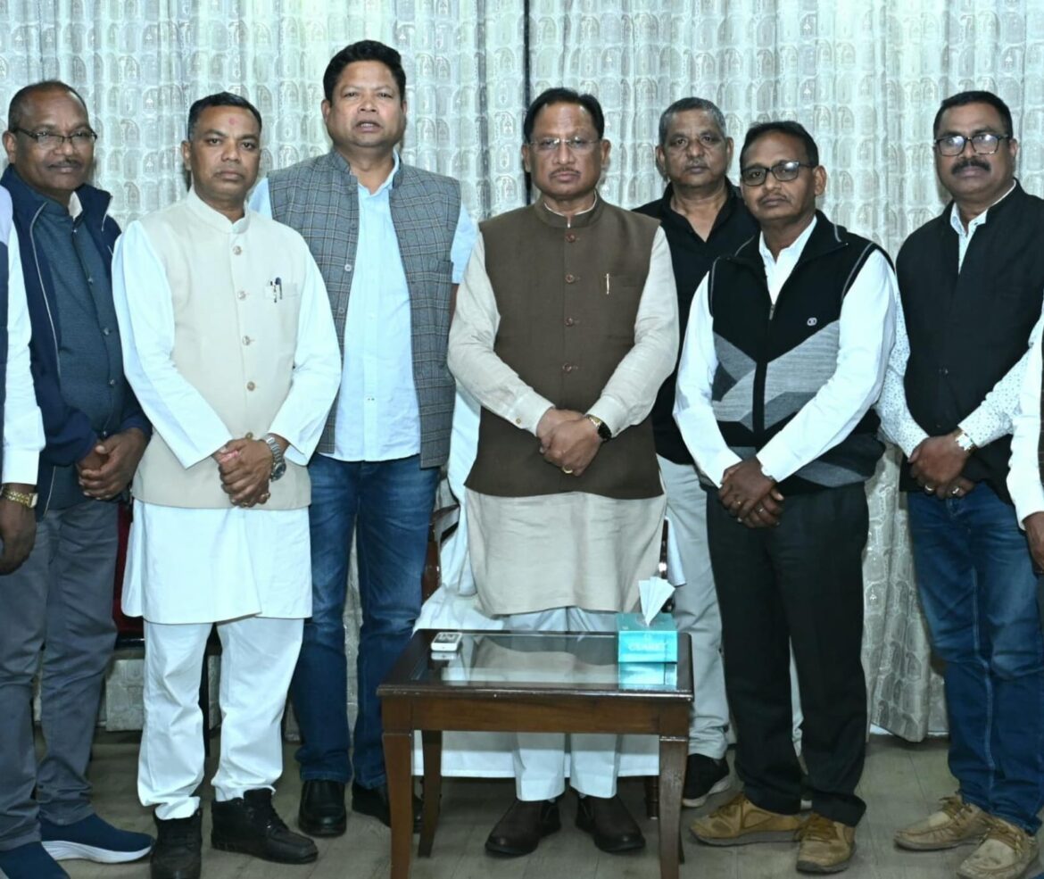 मुख्यमंत्री श्री विष्णुदेव साय से हल्बा-हल्बी समाज के प्रतिनिधिमण्डल ने की सौजन्य मुलाकात