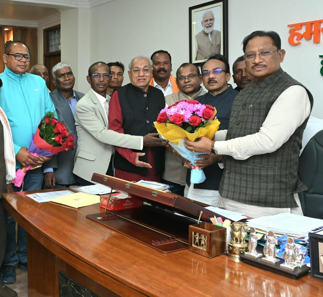 मुख्यमंत्री  साय से अखिल भारतीय राष्ट्रीय महासभा हल्बा हल्बी आदिवासी समाज के प्रतिनिधि मंडल के सदस्यों ने सौजन्य मुलाकात की