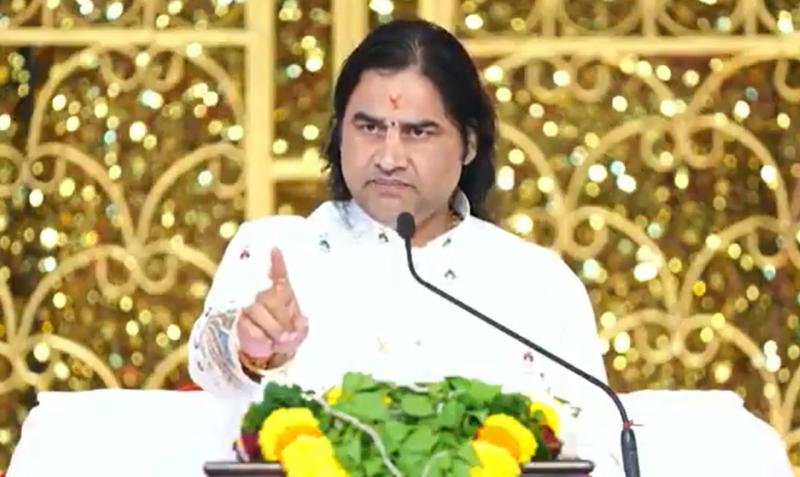 बांग्लादेशी खिलाड़ी को खरीदने पर भड़के देवकीनंदन ठाकुर, KKR और शाहरुख खान को फटकार