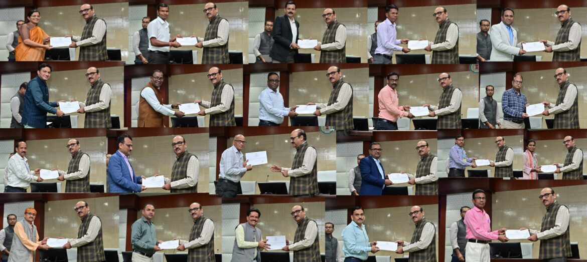 ई-ऑफिस में उत्कृष्ट कार्य करने वाले अधिकारी- कर्मचारियों को मुख्य सचिव ने किया