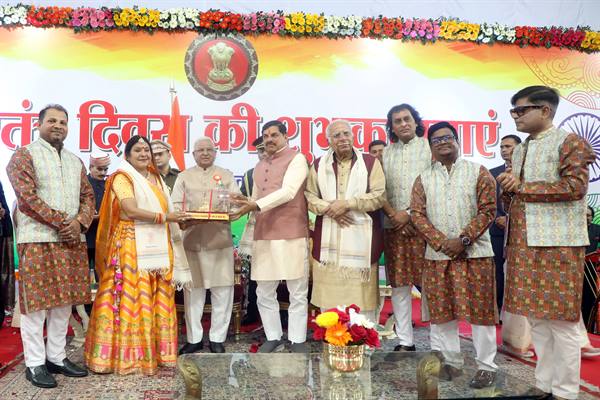 राज्यपाल श्री पटेल और मुख्यमंत्री डॉ. यादव ने किया शुभकामनाओं का आदान-प्रदान