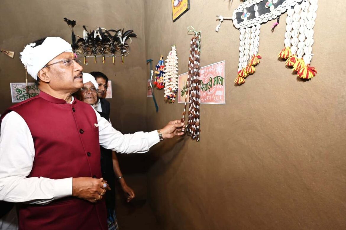 नक्सल मुक्त बस्तर की दिशा में एक और निर्णायक कदम : चार इनामी माओवादियों ने किया आत्मसमर्पण