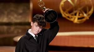 Golden Globe 2026: 16 साल के एक्टर ने सालों पुराना रिकॉर्ड तोड़ रचा इतिहास, इन फिल्मों का रहा दबदबा