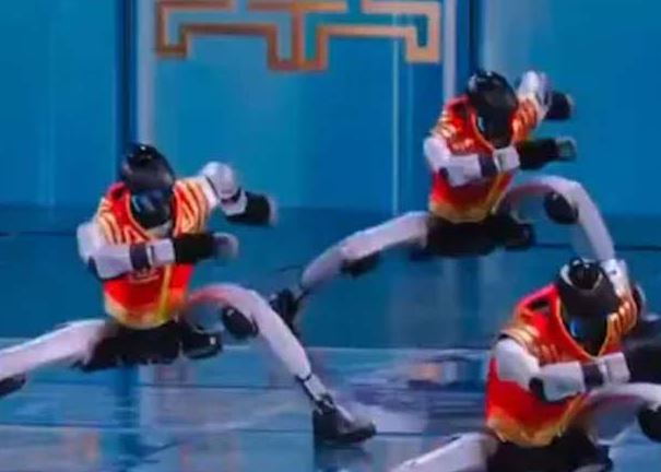 चीनी ह्यूमनॉइड रोबोट्स का डांस देख विशेषज्ञ बोले- रोबोटिक्स में चीन ने अमेरिका को दी कड़ी टक्कर