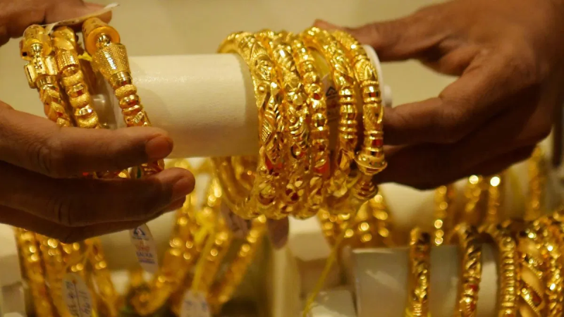 Gold Price Today: बजट के बाद सोने-चांदी के रेट्स में बड़ा बदलाव! आज गहने बनवाना सस्ता या महंगा? देखें 10 ग्राम का लेटेस्ट भाव