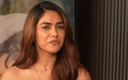 साउथ स्टार धनुष के साथ शादी की अफवाहों के बीच एक्ट्रेस मृणाल ठाकुर ने अपनी चुप्पी तोड़ी