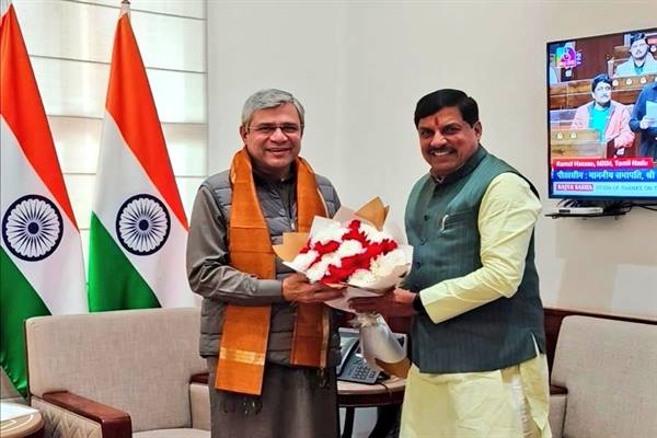 मुख्यमंत्री डॉ. यादव ने नई दिल्ली में केंद्रीय रेल मंत्री वैष्णव से की सौजन्य भेंट