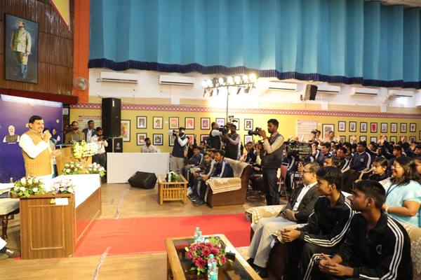 परीक्षा की तैयारी मेहनत से करें, तनाव लेकर नहीं : मुख्यमंत्री डॉ. यादव