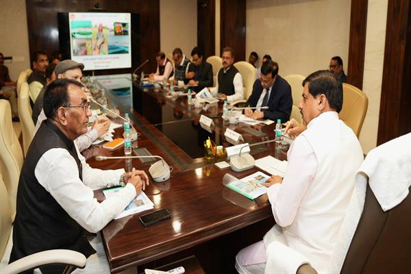 प्रदेश में मत्स्य उत्पादन दोगुना करने की दिशा में सक्रियता से करें कार्य : मुख्यमंत्री डॉ. यादव