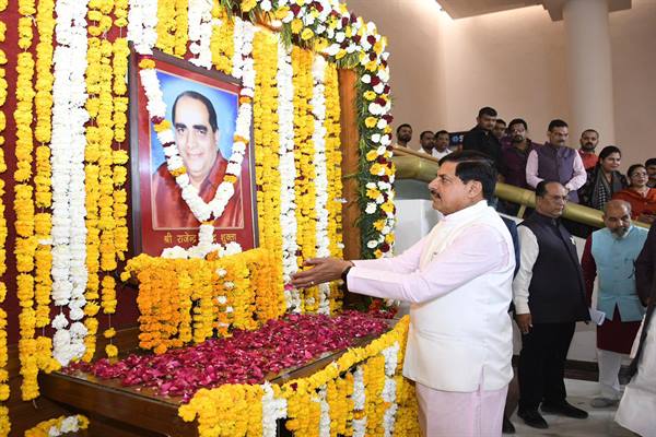 मुख्यमंत्री डॉ. यादव ने विधानसभा के पूर्व अध्यक्ष स्व. शुक्ल की जयंती पर किया नमन