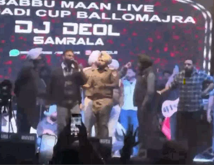 मोहाली में कबड्‌डी टूर्नामेंट में पंजाबी सिंगर बब्बू मान के खुले अखाड़े में भीड़ बेकाबू हो गई