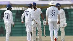 रणजी फाइनल में बवाल! जम्मू-कश्मीर के कप्तान ने कर्नाटक के फील्डर को मारा सिर, मयंक ने किया बीच बचाव